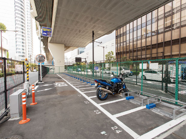 初台北 オートバイ駐車場風景写真