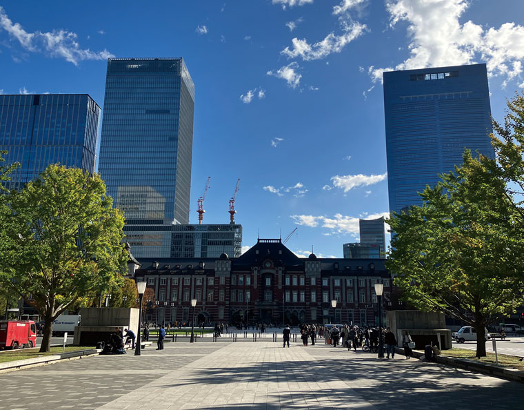 東京駅前の行幸通り