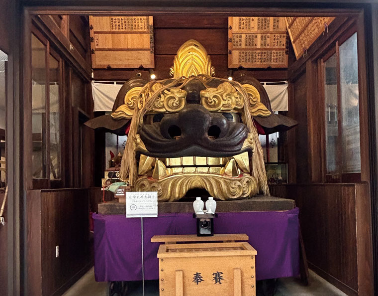 厄除天井大獅子