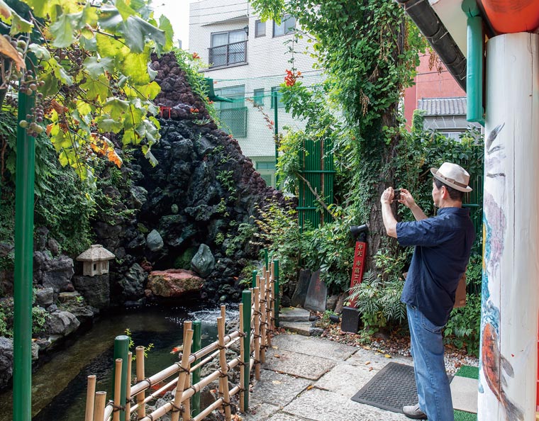 吉原弁財天の弁天池